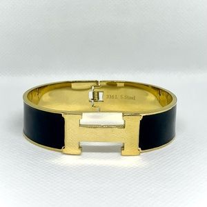 H Clic Luxe Bracelet in Gold with Black Enamel
